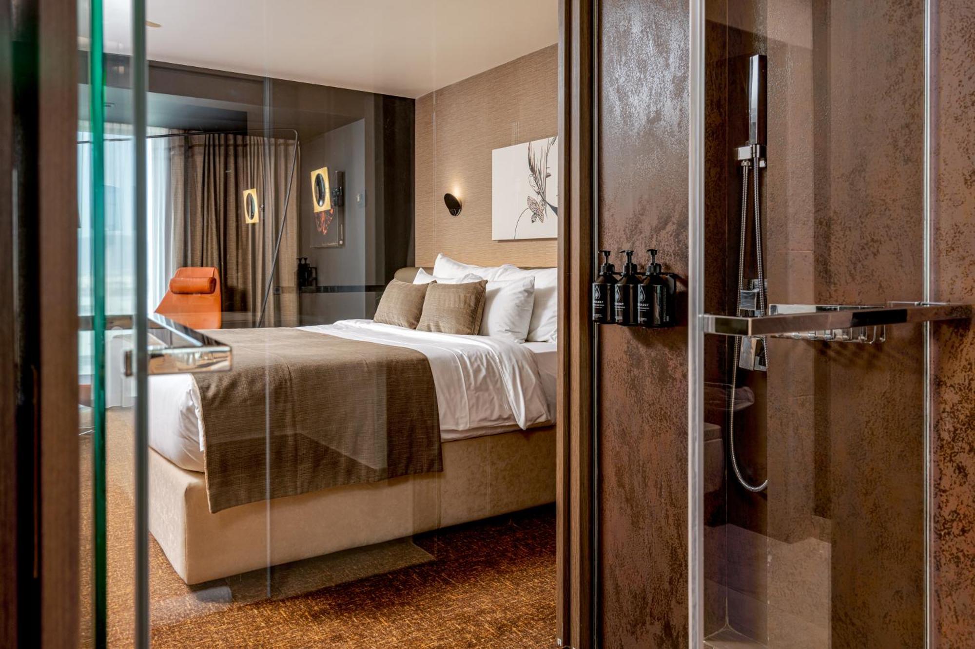 Kronwell Hotel 4*