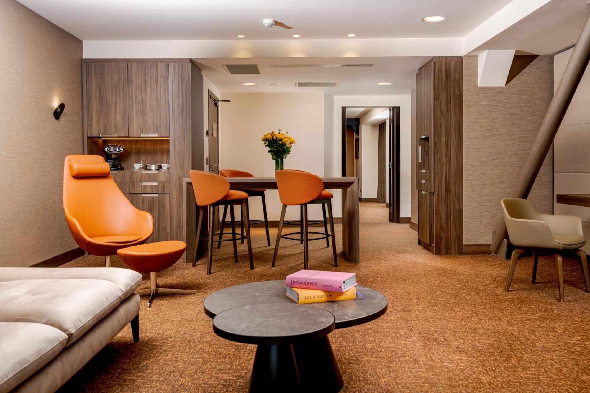 Kronwell Hotel 4*